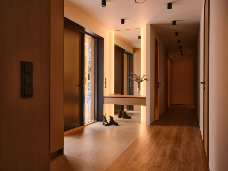 Soome Maja puitmaja, elementmaja eriprojekt Ööbik. Koridor.